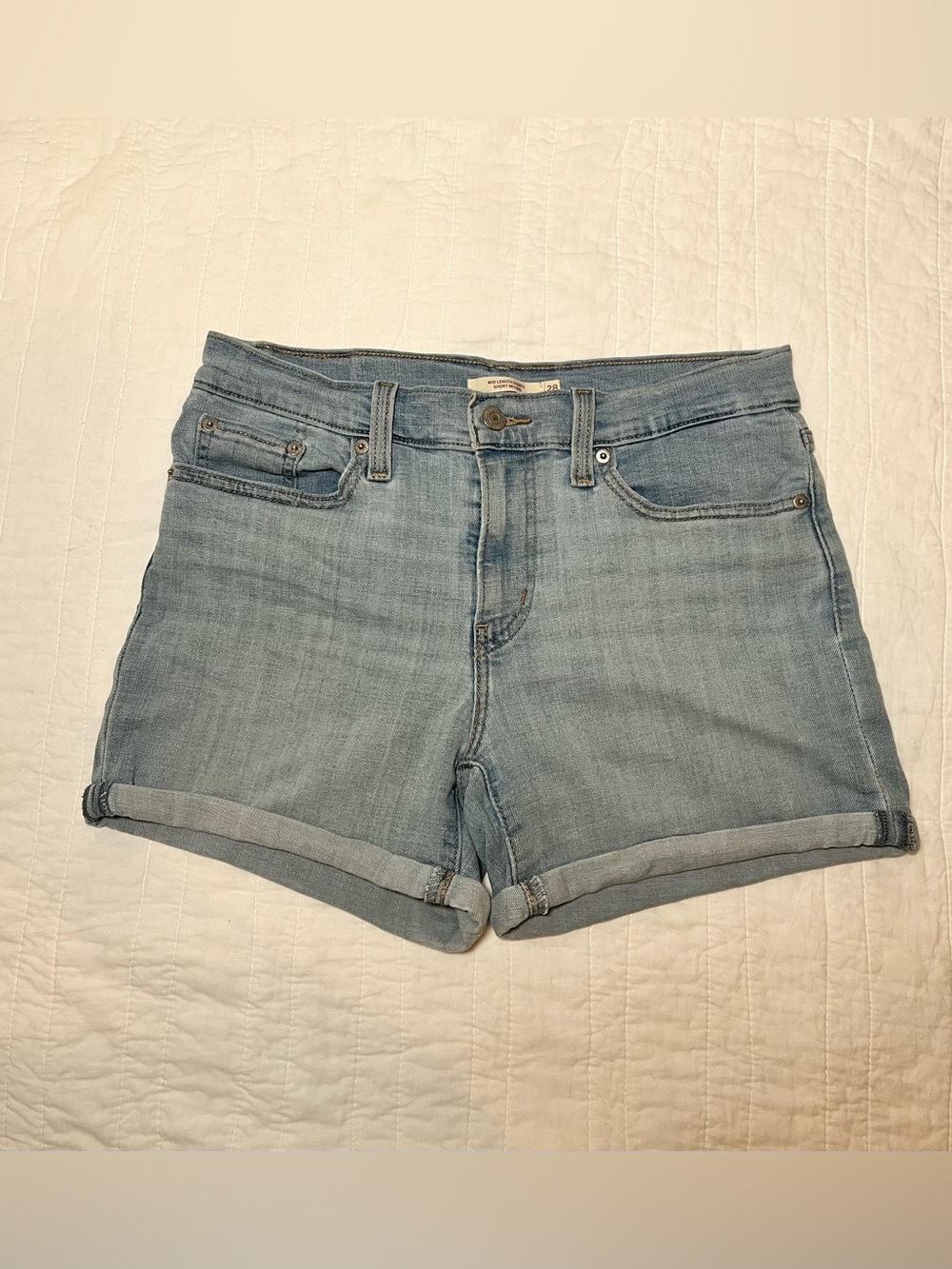 Levi’s Mid Length Cuffed Denim Jean Shorts Light Wash Size 28